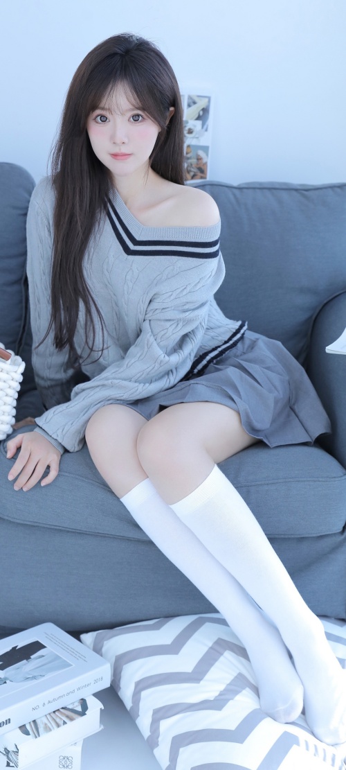 学院风灰裙少女 清新治愈手机壁纸